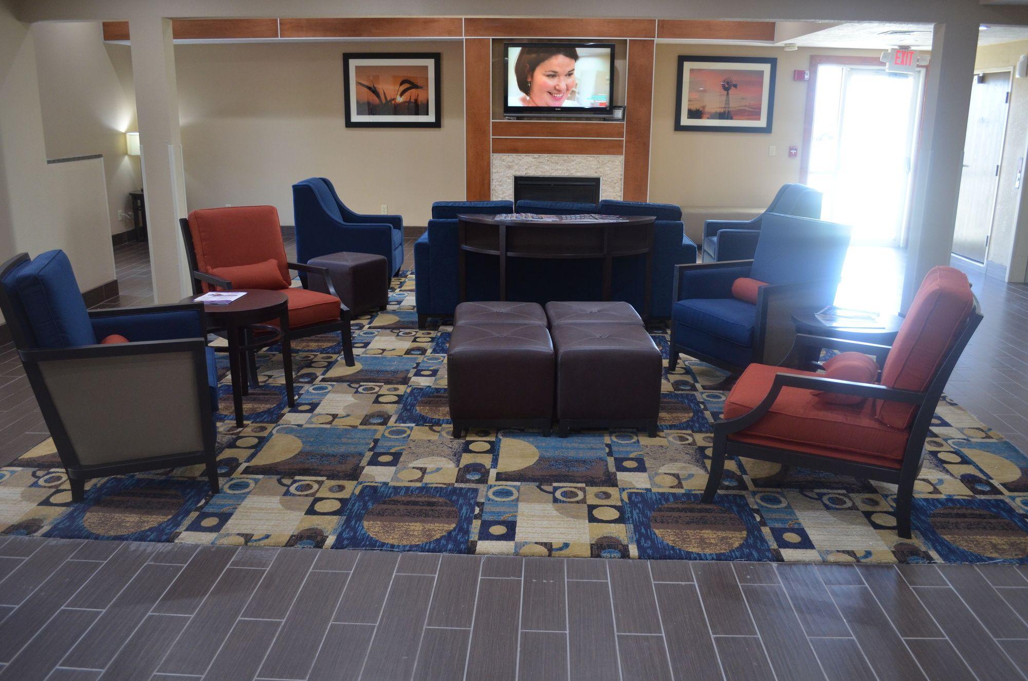 Comfort Inn & Suites Junction City - Near Fort Riley Exterior foto